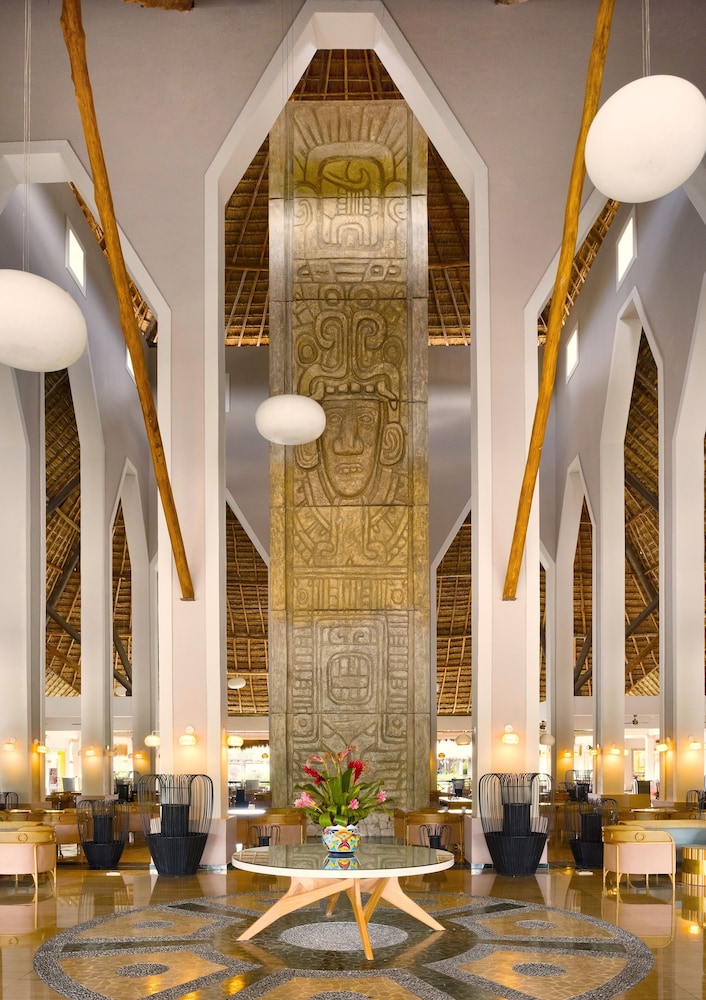 Grand Palladium White Sand Resort & Spa All Inclusive — Restaurant & bars in Xetna, Quintana Roo