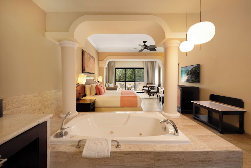 Grand Palladium White Sand Resort & Spa All Inclusive — Hotel rooms in Xetna, Quintana Roo