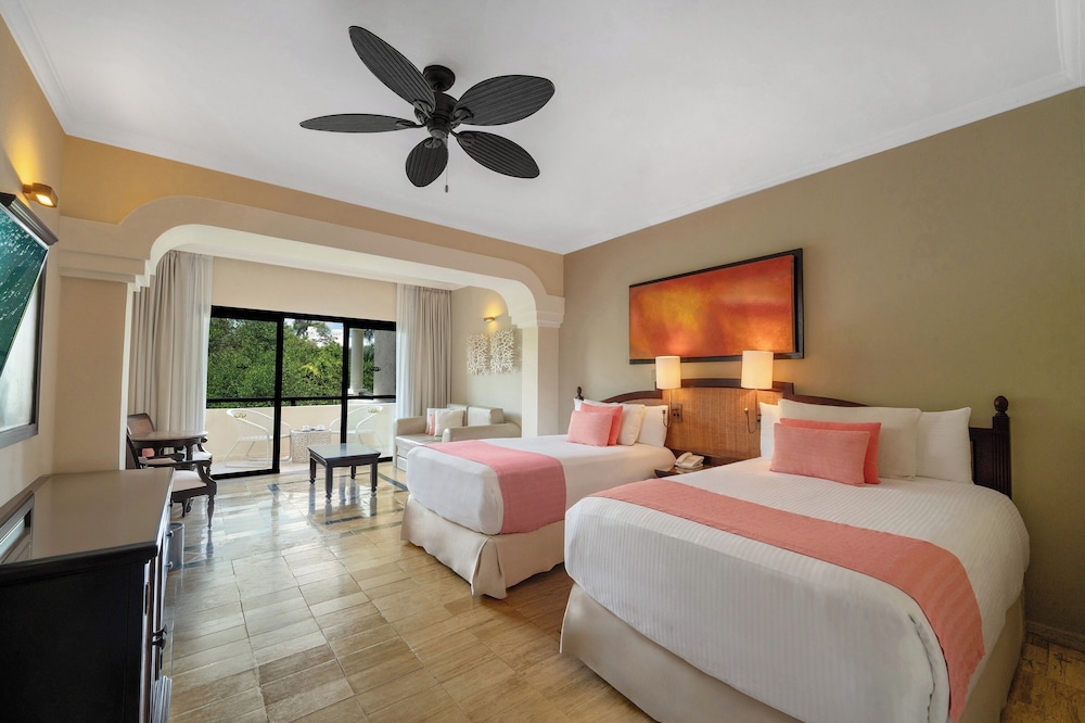 Grand Palladium White Sand Resort & Spa All Inclusive — Hotel rooms in Xetna, Quintana Roo