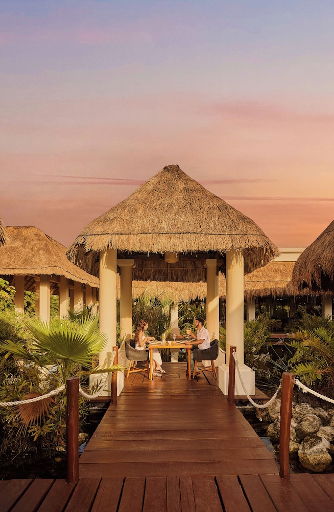 Grand Palladium White Sand Resort & Spa All Inclusive — Restaurant & bars in Xetna, Quintana Roo