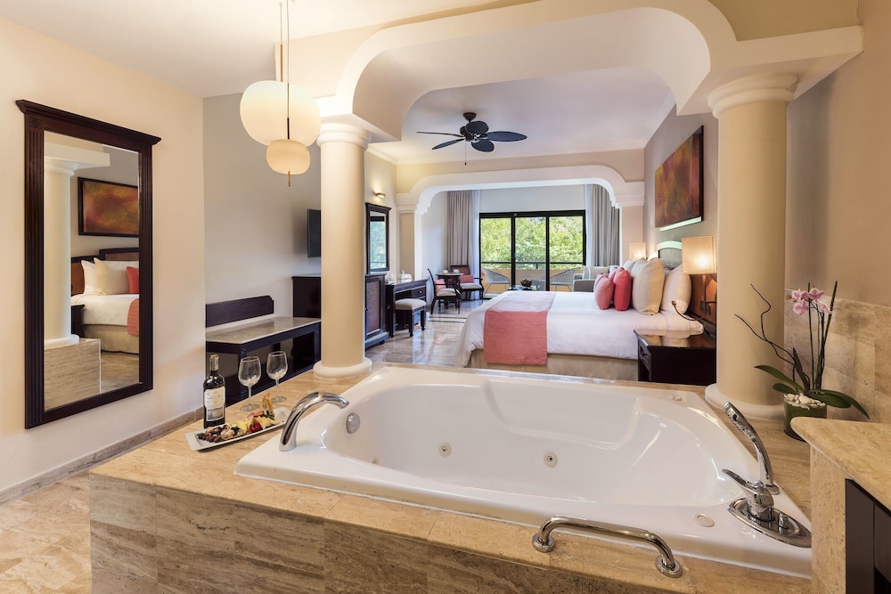 Grand Palladium White Sand Resort & Spa All Inclusive — Hotel rooms in Xetna, Quintana Roo
