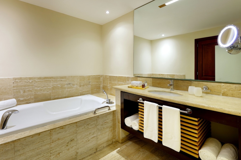 Grand Palladium White Sand Resort & Spa All Inclusive — Hotel rooms in Xetna, Quintana Roo