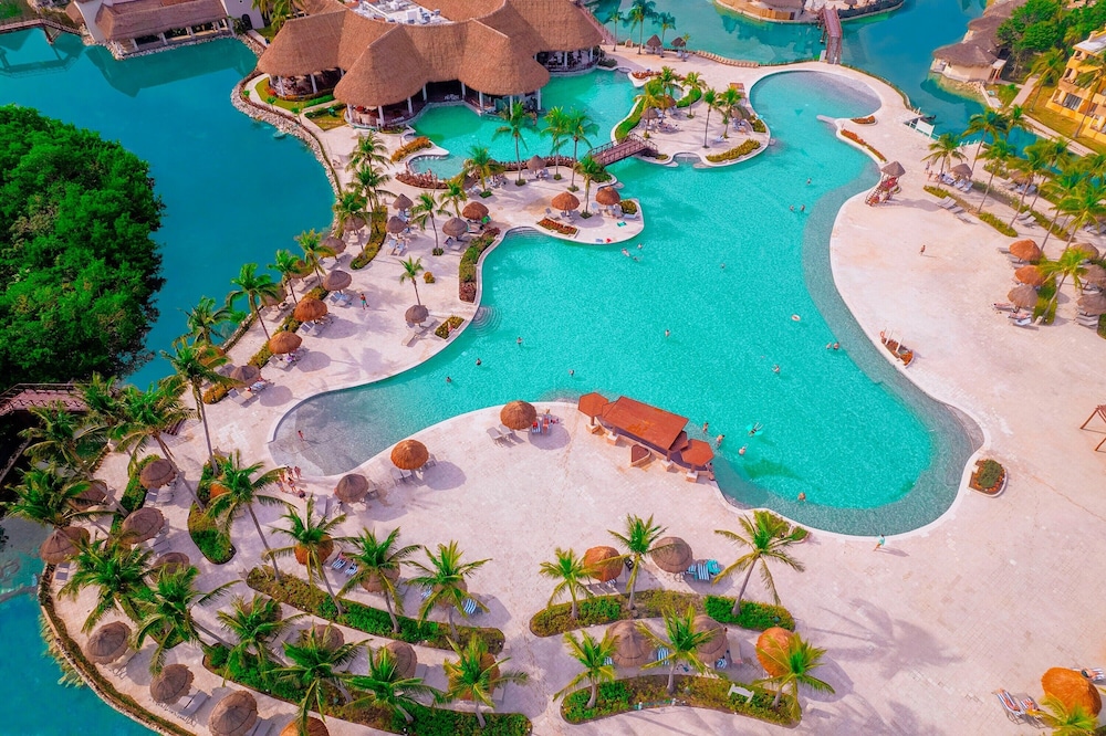 Grand Palladium White Sand Resort & Spa All Inclusive — Swimming pool in Xetna, Quintana Roo