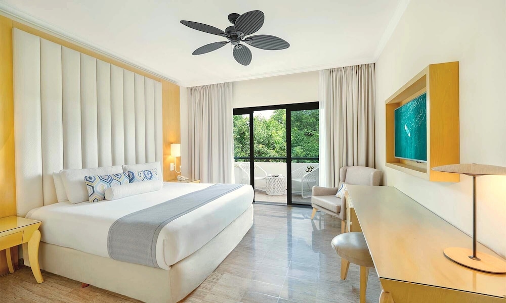 Grand Palladium White Sand Resort & Spa All Inclusive — Hotel rooms in Xetna, Quintana Roo