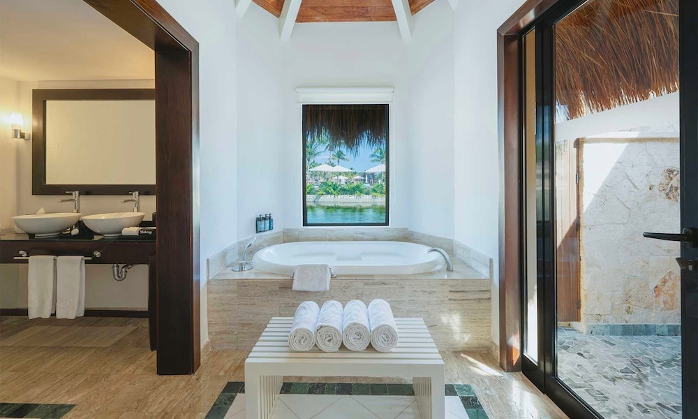 Grand Palladium White Sand Resort & Spa All Inclusive — Hotel rooms in Xetna, Quintana Roo