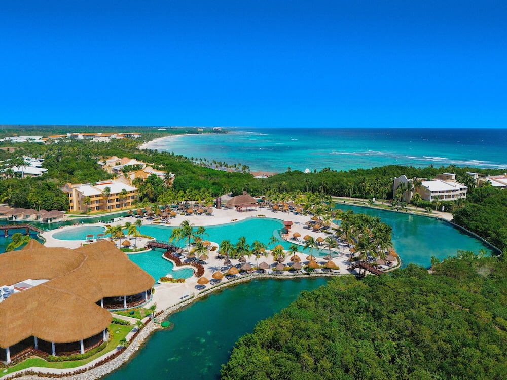 Grand Palladium White Sand Resort & Spa All Inclusive — Swimming pool in Xetna, Quintana Roo