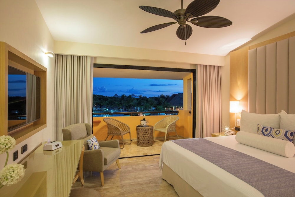 Grand Palladium White Sand Resort & Spa All Inclusive — Hotel rooms in Xetna, Quintana Roo