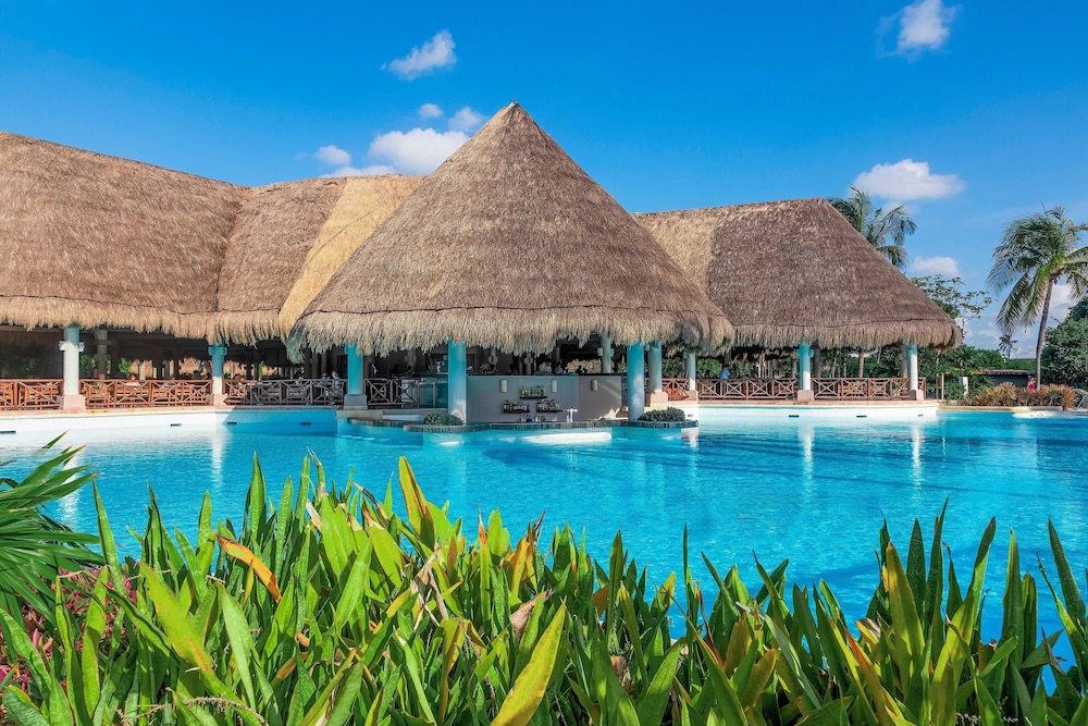 Grand Palladium White Sand Resort & Spa All Inclusive — Swimming pool in Xetna, Quintana Roo