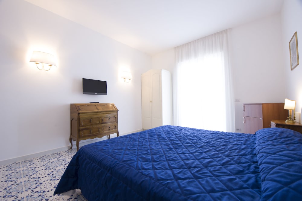 Grand Hotel Excelsior Amalfi — Hotel rooms in Amalfi, Campania