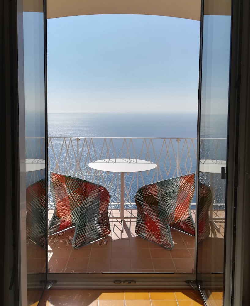 Grand Hotel Excelsior Amalfi — Hotel rooms in Amalfi, Campania