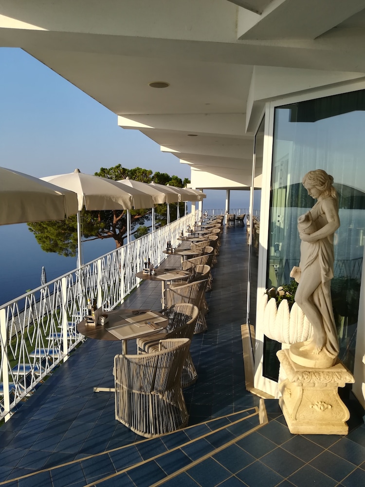 Grand Hotel Excelsior Amalfi — Restaurant & bars in Amalfi, Campania