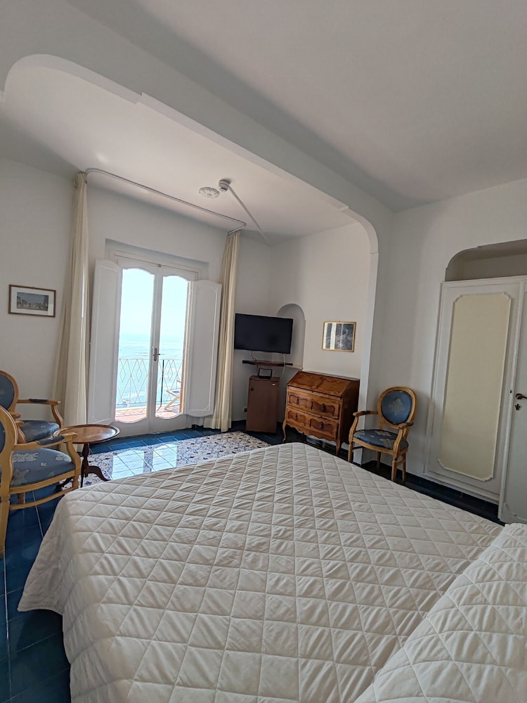 Grand Hotel Excelsior Amalfi — Hotel rooms in Amalfi, Campania