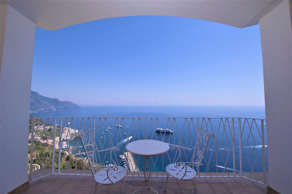 Grand Hotel Excelsior Amalfi — Hotel rooms in Amalfi, Campania