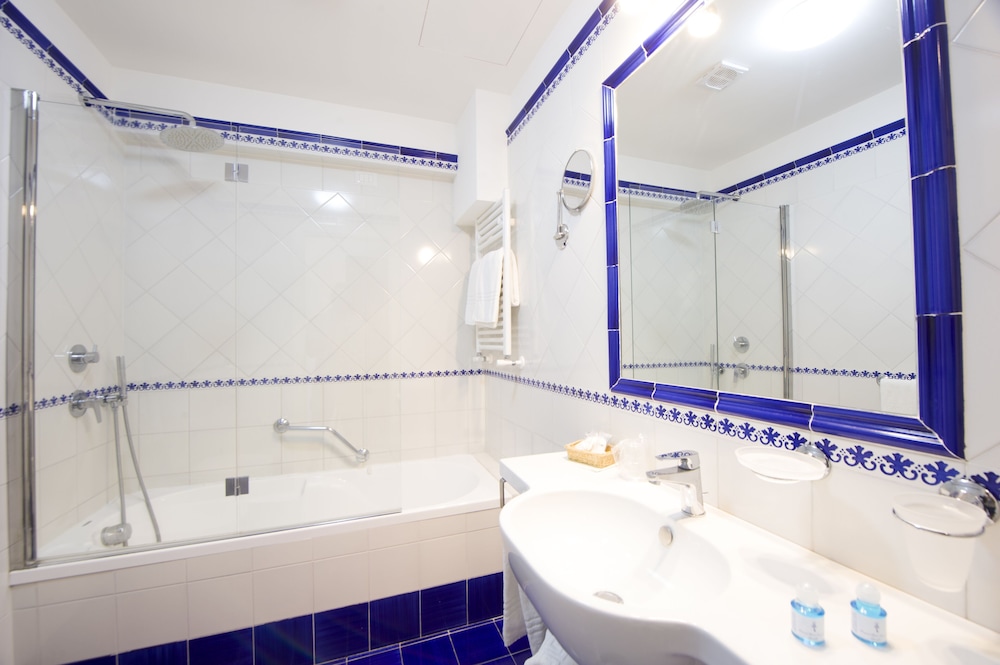 Grand Hotel Excelsior Amalfi — Hotel rooms in Amalfi, Campania