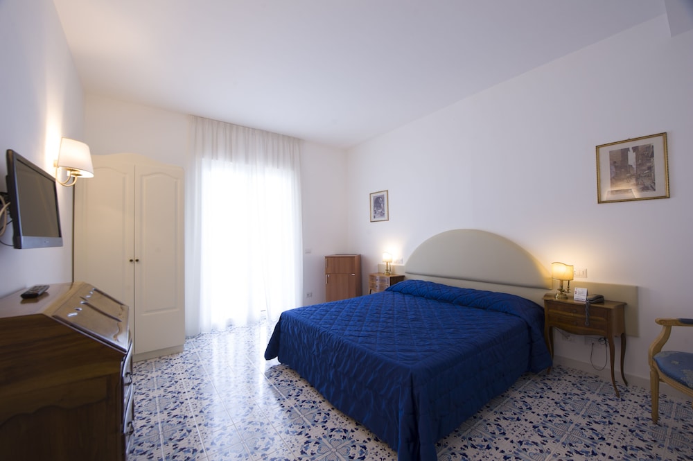 Grand Hotel Excelsior Amalfi — Hotel rooms in Amalfi, Campania