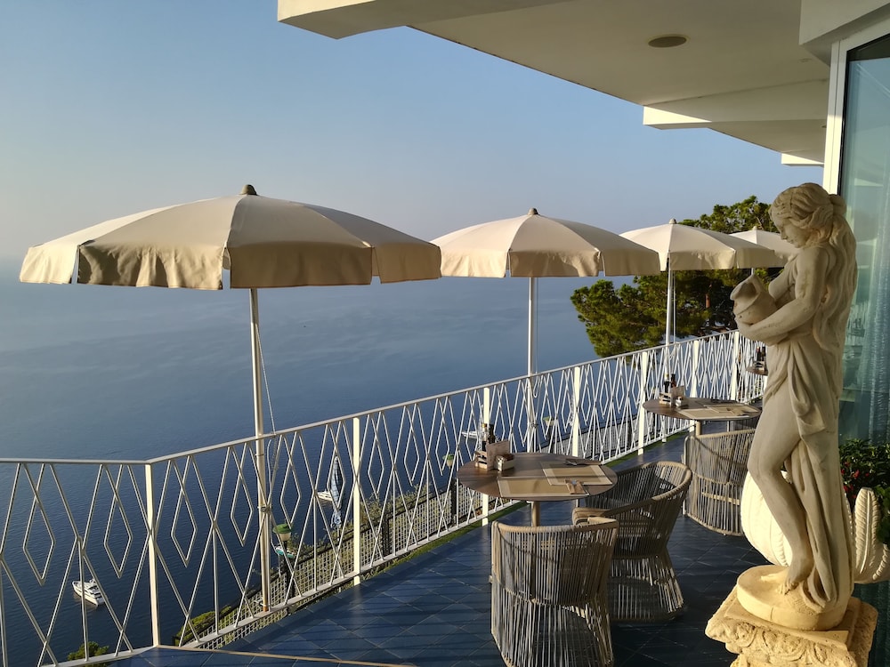 Grand Hotel Excelsior Amalfi — Restaurant & bars in Amalfi, Campania