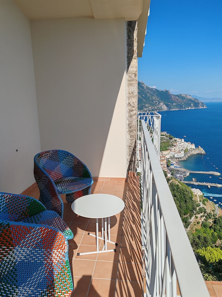 Grand Hotel Excelsior Amalfi — Hotel rooms in Amalfi, Campania