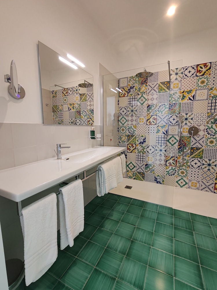 Grand Hotel Excelsior Amalfi — Hotel rooms in Amalfi, Campania