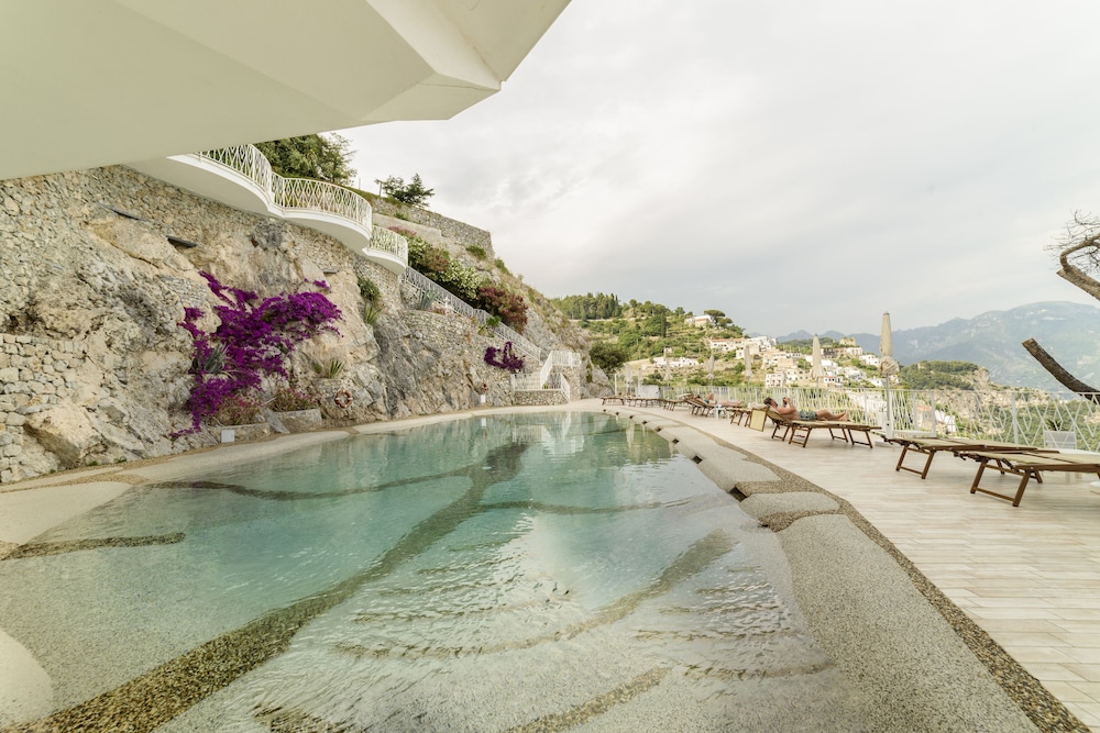 Grand Hotel Excelsior Amalfi — Swimming pool in Amalfi, Campania