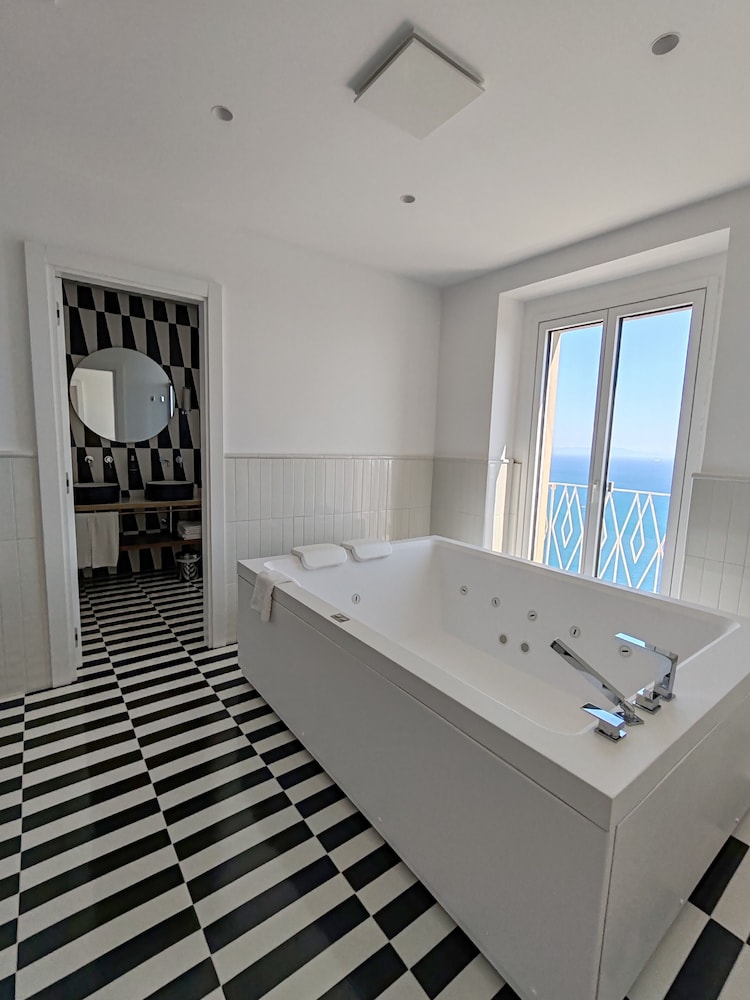Grand Hotel Excelsior Amalfi — Hotel rooms in Amalfi, Campania