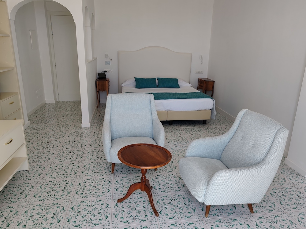Grand Hotel Excelsior Amalfi — Hotel rooms in Amalfi, Campania