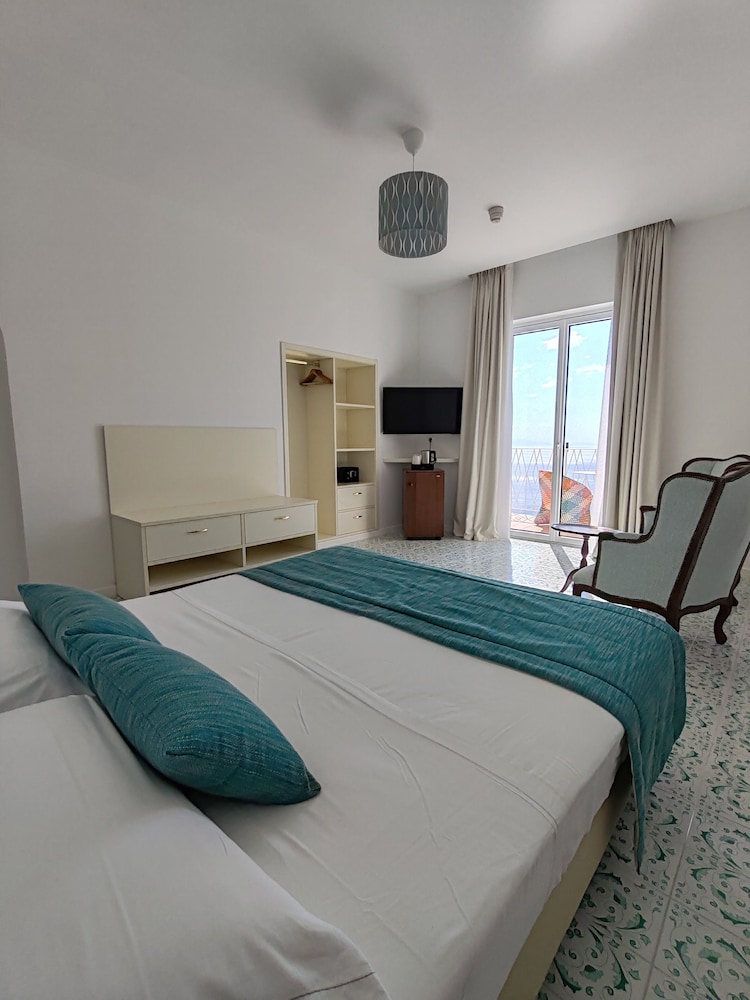 Grand Hotel Excelsior Amalfi — Hotel rooms in Amalfi, Campania