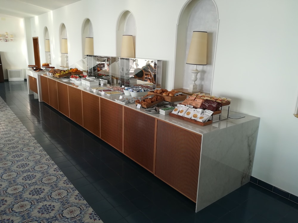 Grand Hotel Excelsior Amalfi — Restaurant & bars in Amalfi, Campania