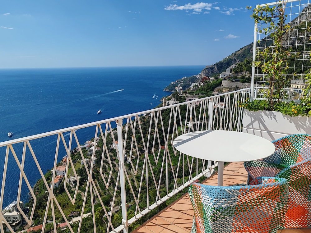 Grand Hotel Excelsior Amalfi — Hotel rooms in Amalfi, Campania