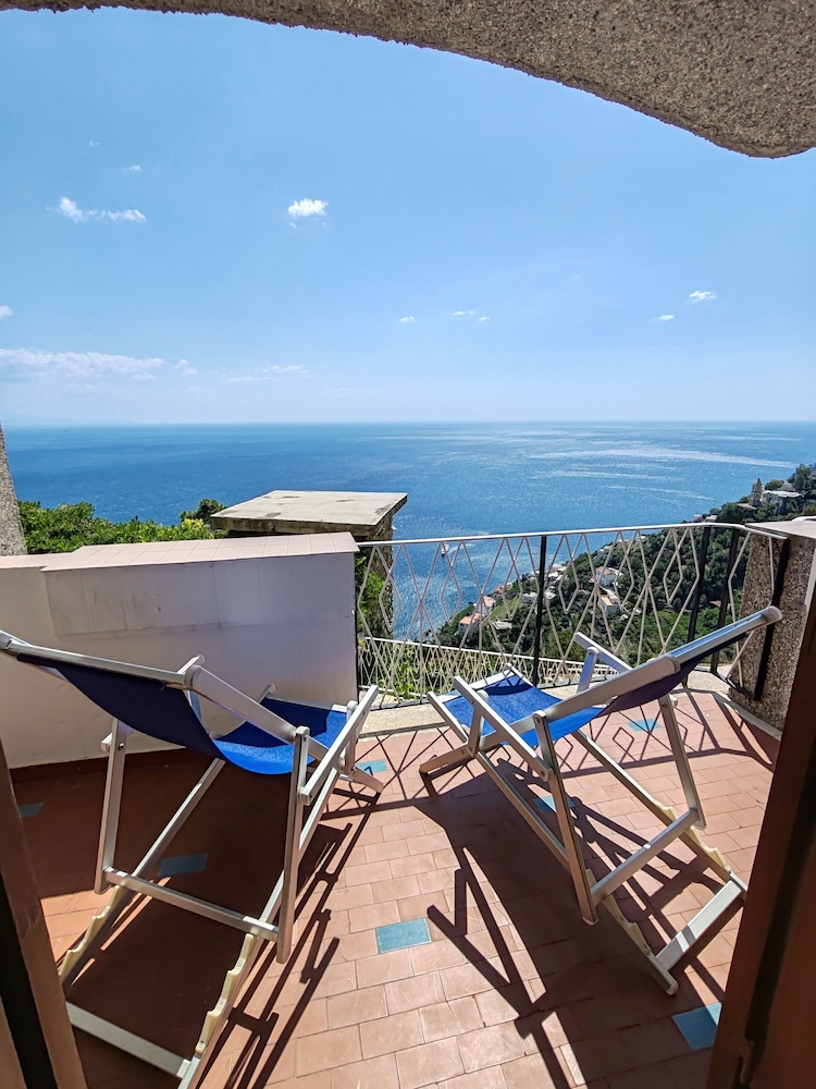 Grand Hotel Excelsior Amalfi — Hotel rooms in Amalfi, Campania