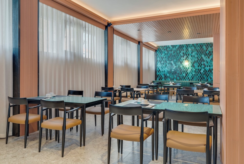 The Editory Garden Carmo Funchal — Restaurant & bars in Funchal, Madeira