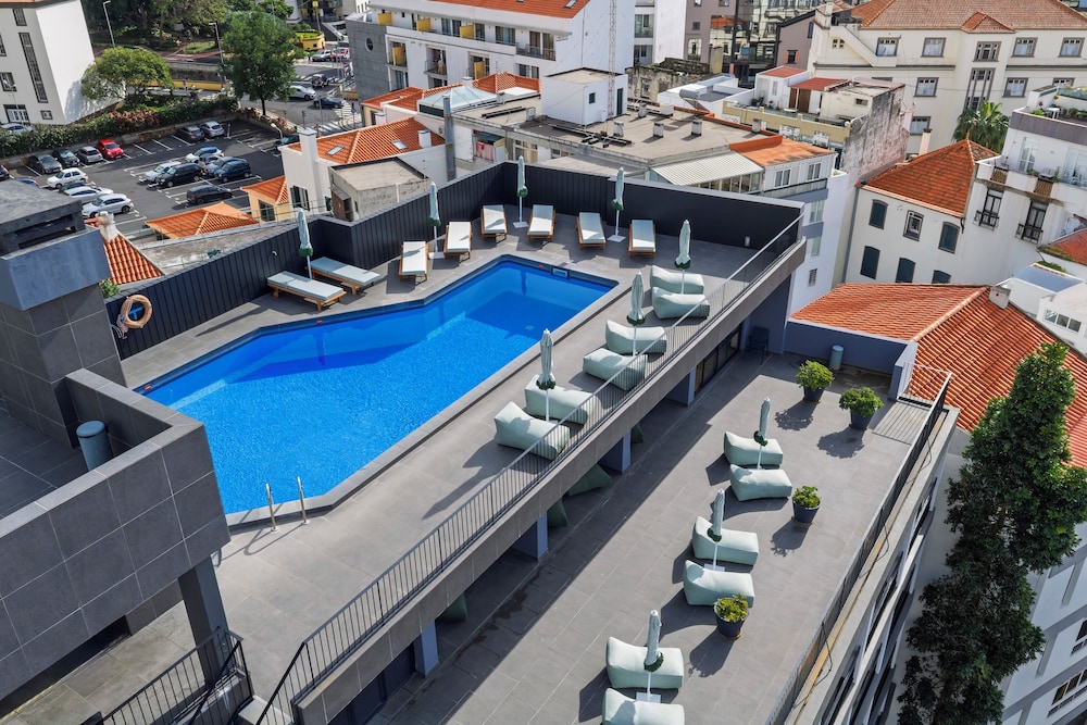 The Editory Garden Carmo Funchal — Swimming pool in Funchal, Madeira