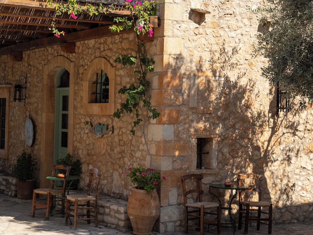 Creta Palace, A Resort to Live — Hotel building in Rethymnon