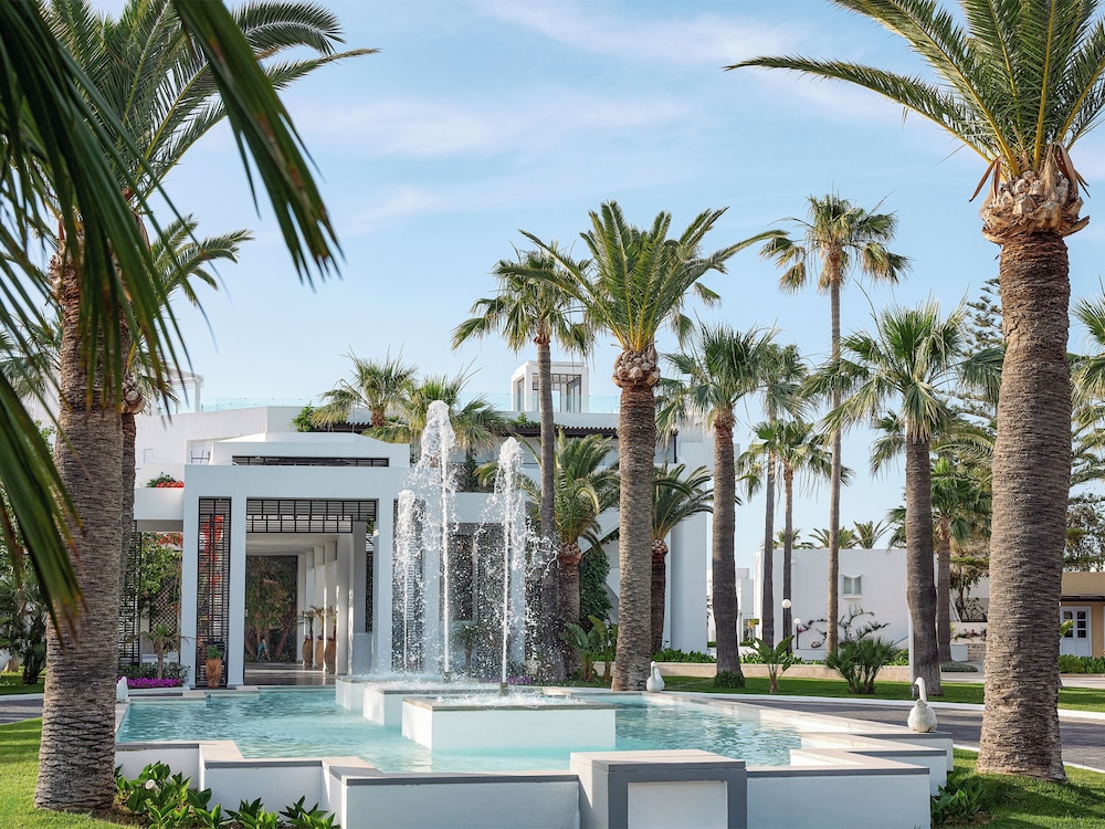 Creta Palace, A Resort to Live — Hotel building in Rethymnon
