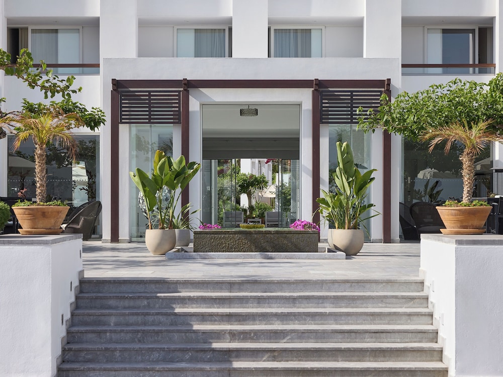 Creta Palace, A Resort to Live — Hotel building in Rethymnon