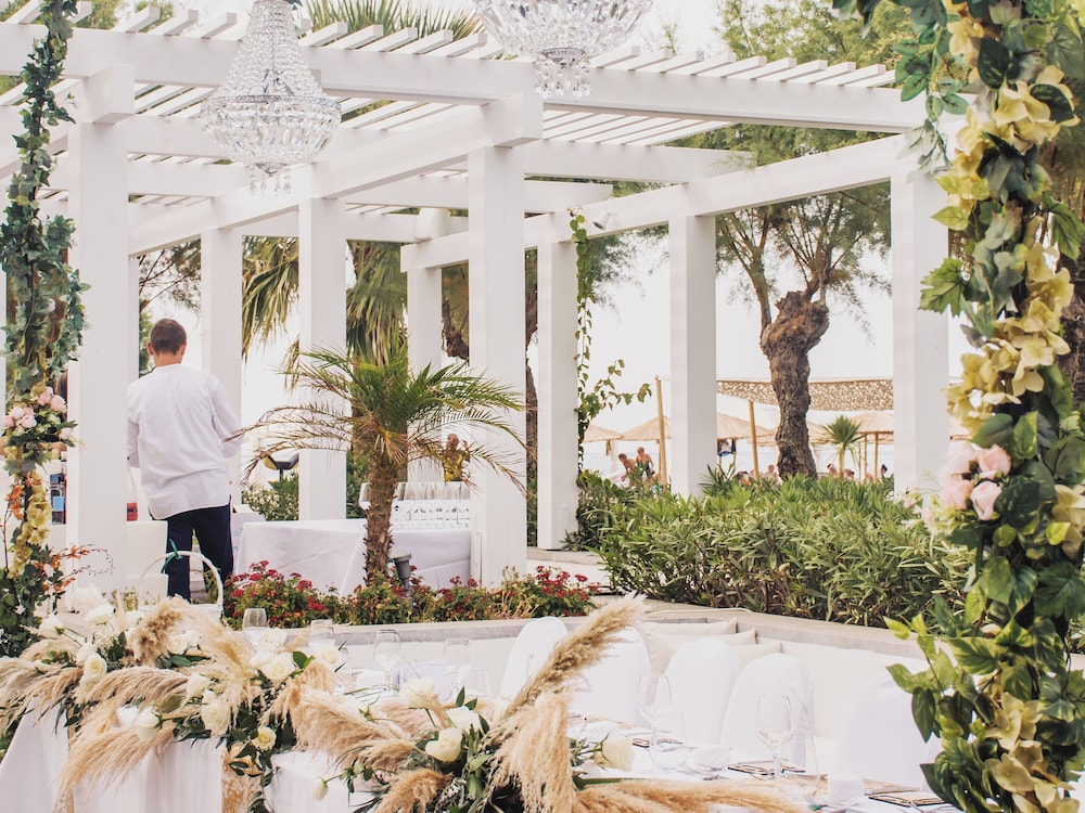 Creta Palace, A Resort to Live — Restaurant & bars in Rethymnon