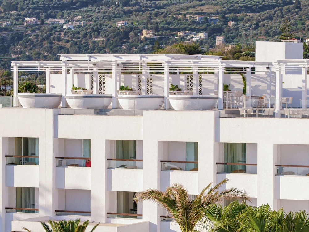 Creta Palace, A Resort to Live — Hotel building in Rethymnon