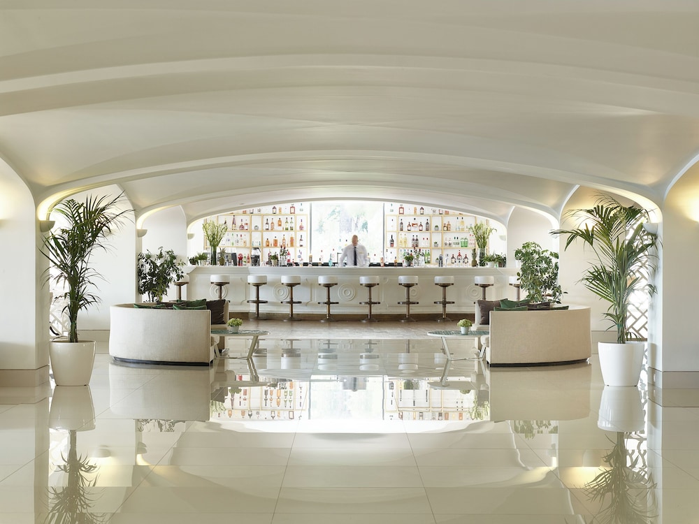 Grecotel Daphnila Bay — Restaurant & bars in Gouvia, Ionian Islands