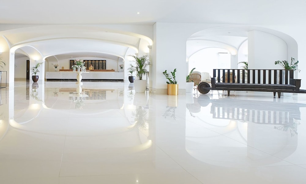 Grecotel Daphnila Bay — Hotel building in Gouvia, Ionian Islands