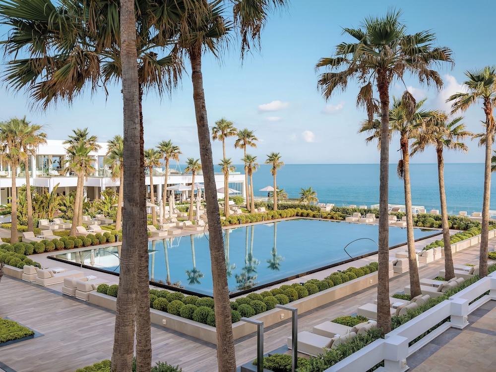Grecotel LUX ME White — Pool in Rethymnon