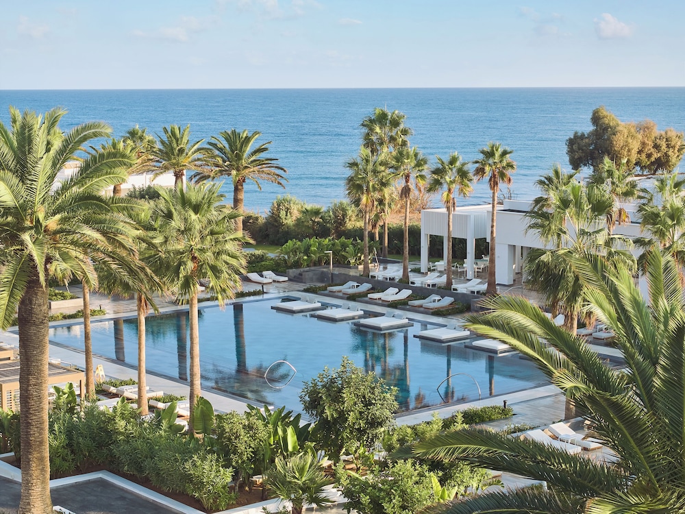 Grecotel LUX ME White — Pool in Rethymnon
