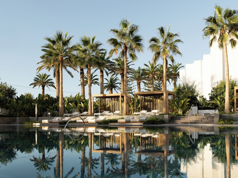 Grecotel LUX ME White — Pool in Rethymnon