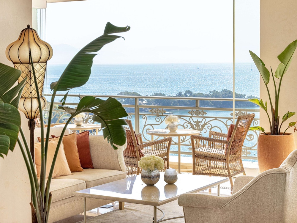 Grecotel Eva Palace — Restaurant & bars in Dassia, Ionian Islands
