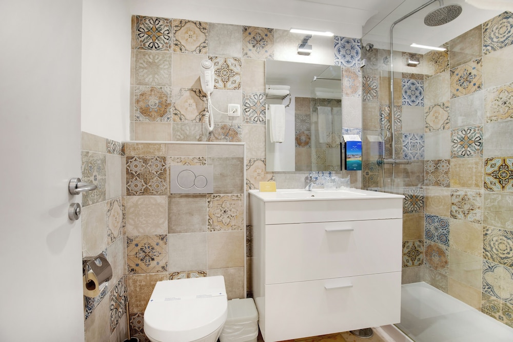Hotel Carvoeiro Plaza — Hotel rooms in Carvoeiro, Faro