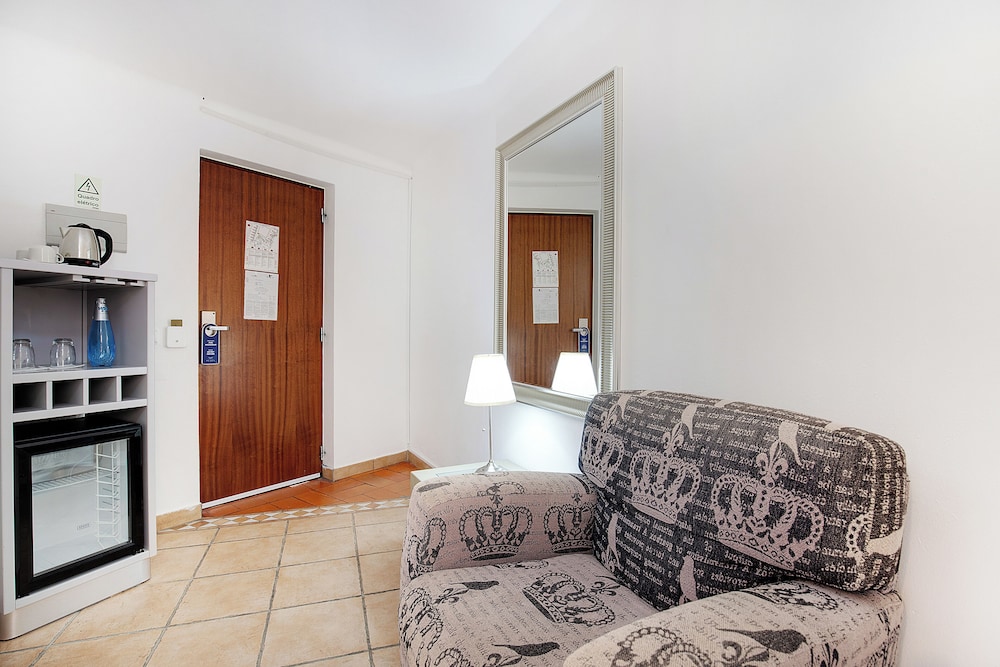 Hotel Carvoeiro Plaza — Hotel rooms in Carvoeiro, Faro