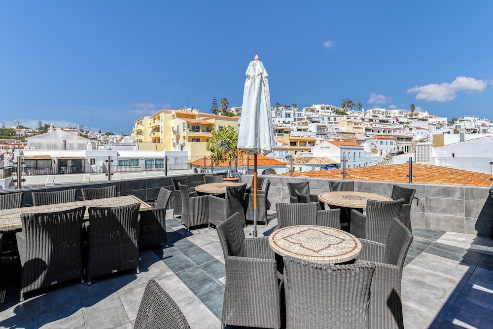 Hotel Carvoeiro Plaza — Restaurant & bars in Carvoeiro, Faro