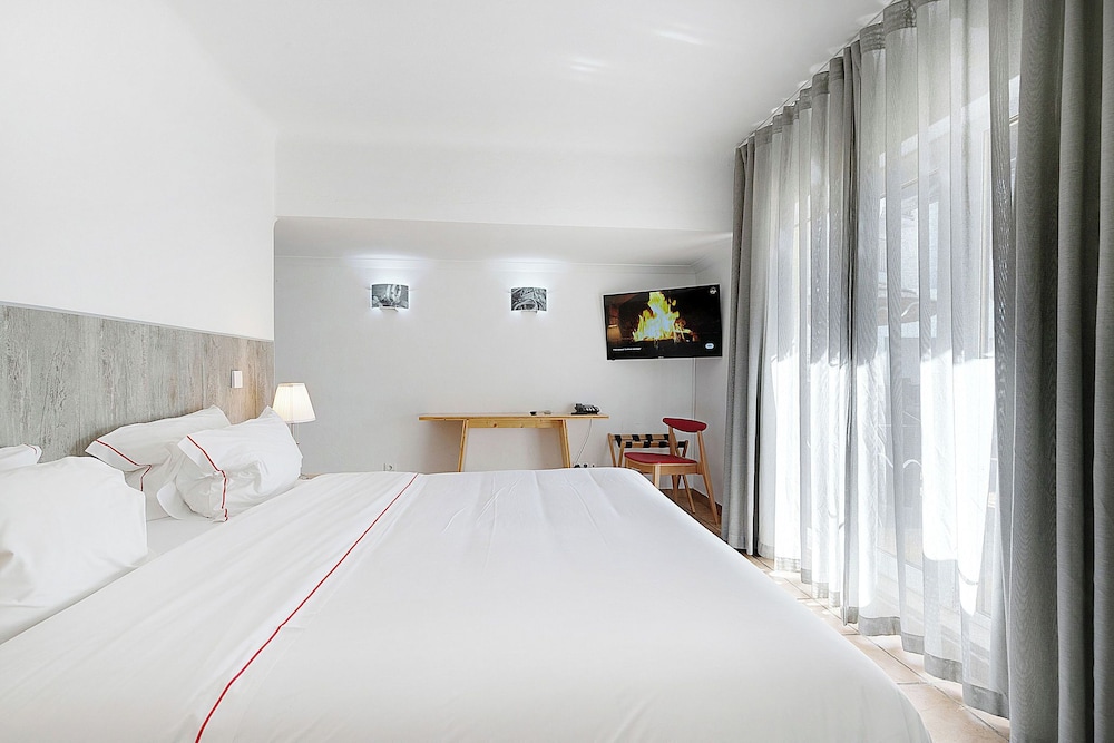 Hotel Carvoeiro Plaza — Hotel rooms in Carvoeiro, Faro