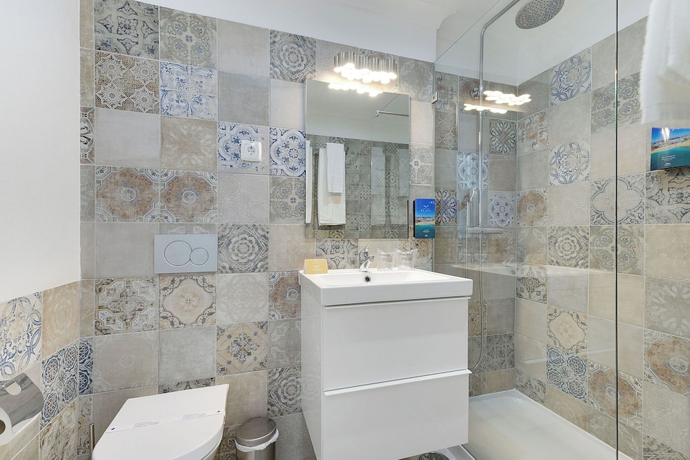 Hotel Carvoeiro Plaza — Hotel rooms in Carvoeiro, Faro