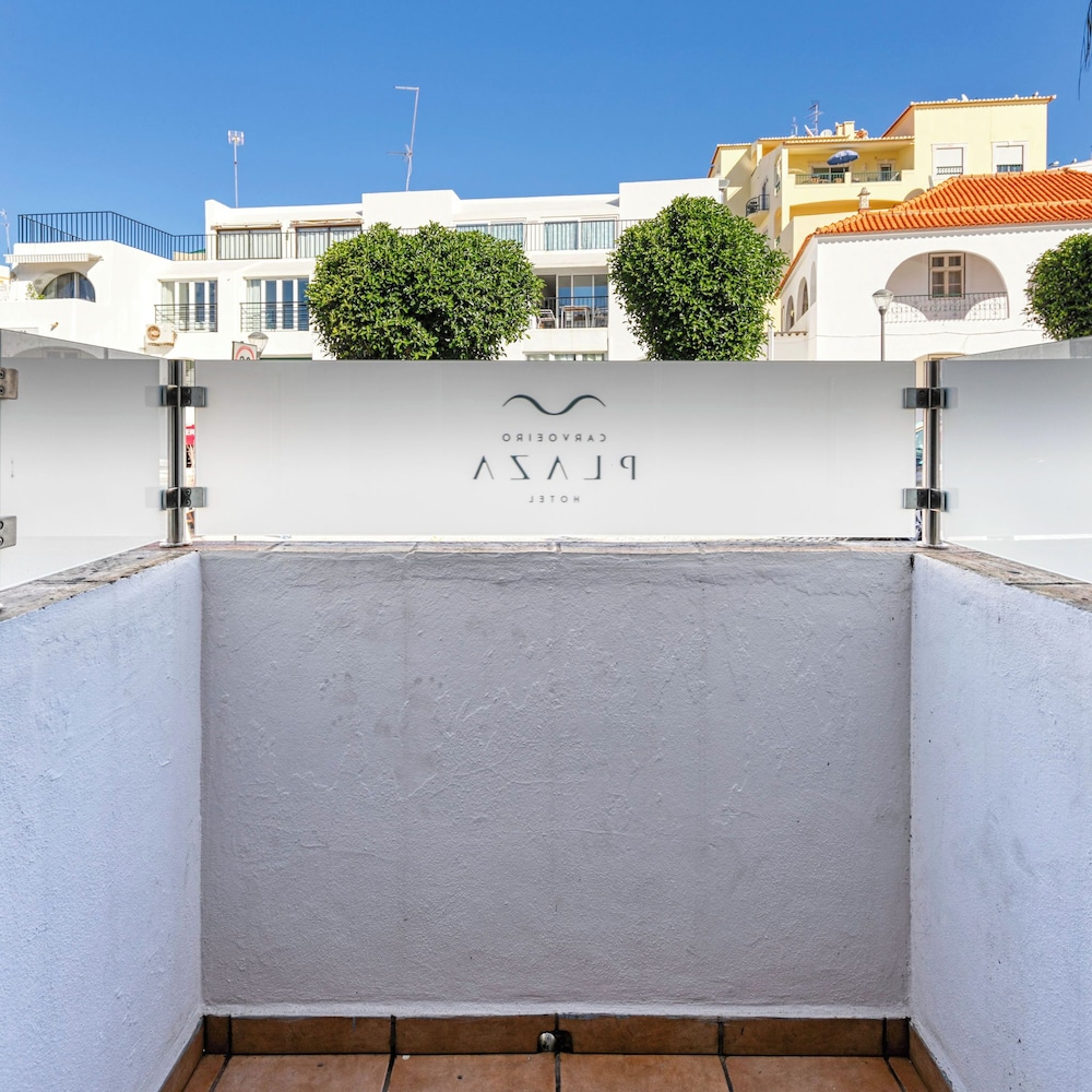Hotel Carvoeiro Plaza — Hotel building in Carvoeiro, Faro