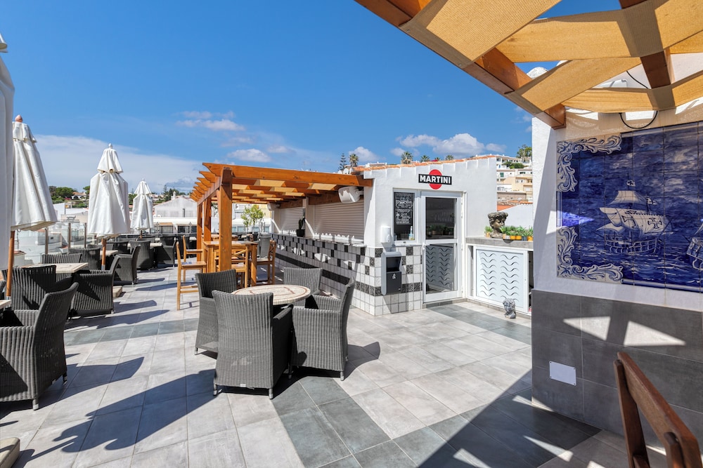 Hotel Carvoeiro Plaza — Restaurant & bars in Carvoeiro, Faro