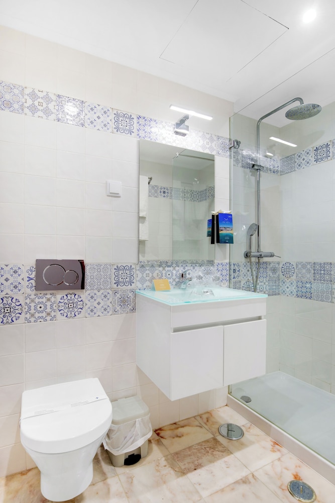 Hotel Carvoeiro Plaza — Hotel rooms in Carvoeiro, Faro